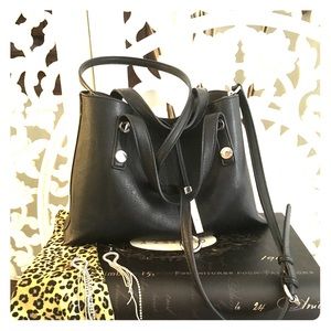Calvin Klein blk leather purse
